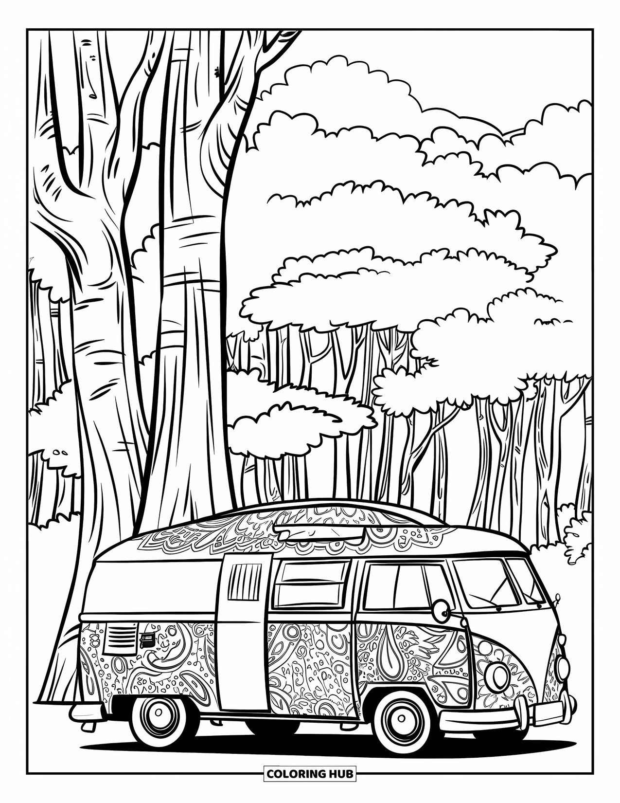Desenho de acampamento para colorir para adultos: Uma van de campista com designs ousados, estacionada em uma floresta com árvores e nuvens texturizadas