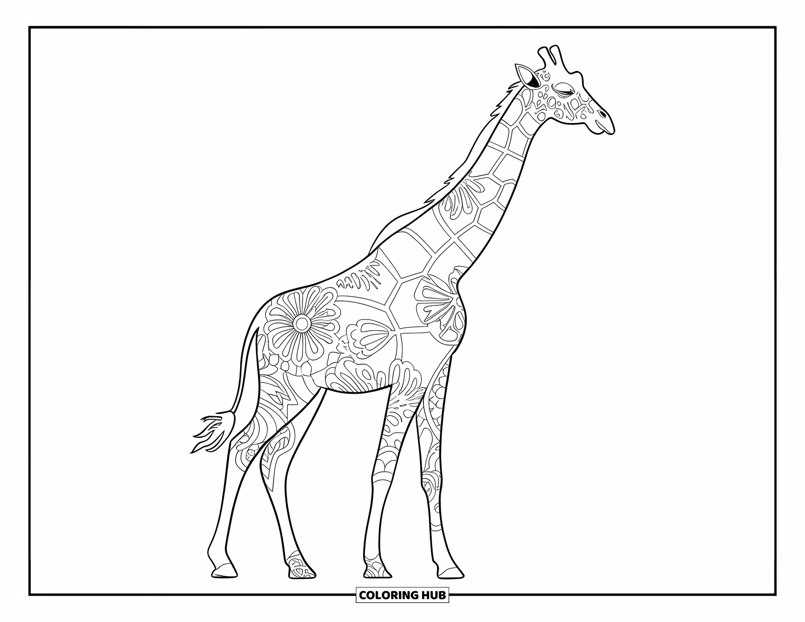 Disegno di giraffa da colorare per adulti: una maestosa giraffa adornata con motivi artistici, in piedi tra vorticosi disegni naturali