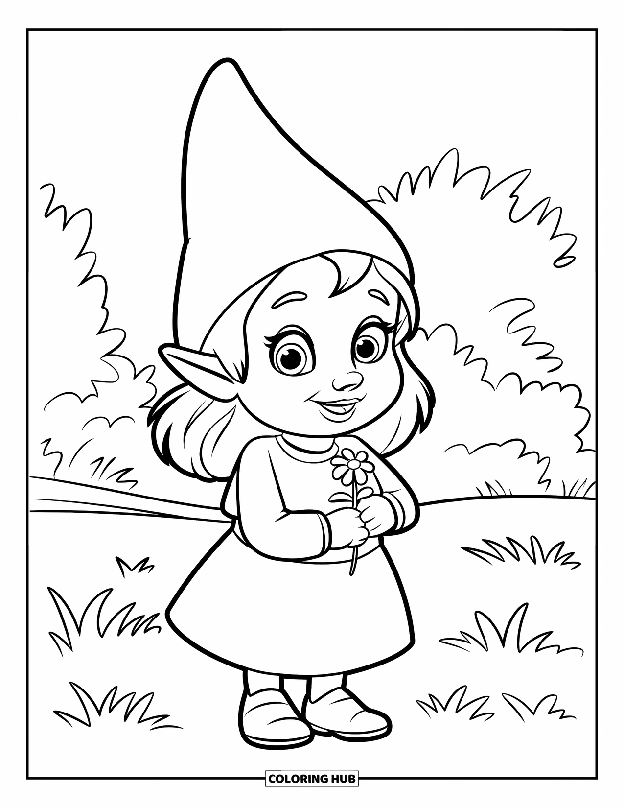 Desen de colorat cu o gnomiță pentru copii: O gnomiță drăguță stă într-un câmp cu iarbă, ținând o floare mică