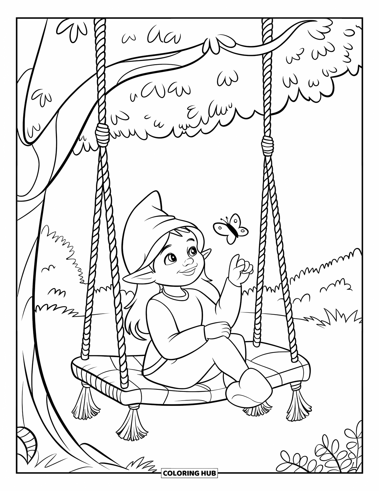 Desen de colorat cu o gnomiță pentru copii: O gnomiță pe un leagăn zâmbește în timp ce un fluture trece pe lângă