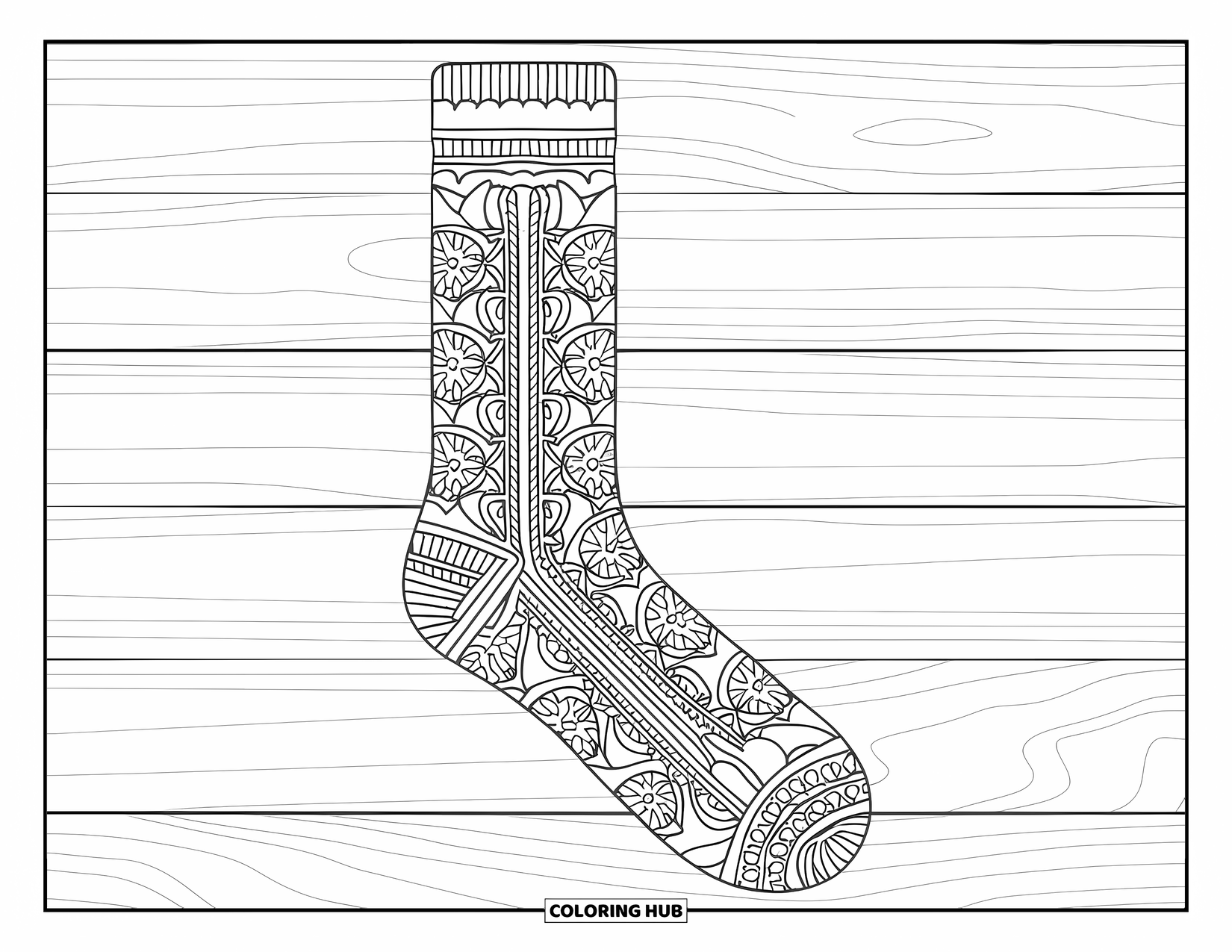 Sok Kleurplaat voor Volwassenen: Een sok met kantpatroon is op een houten achtergrond geplaatst, met fijne details en dikke lijnen