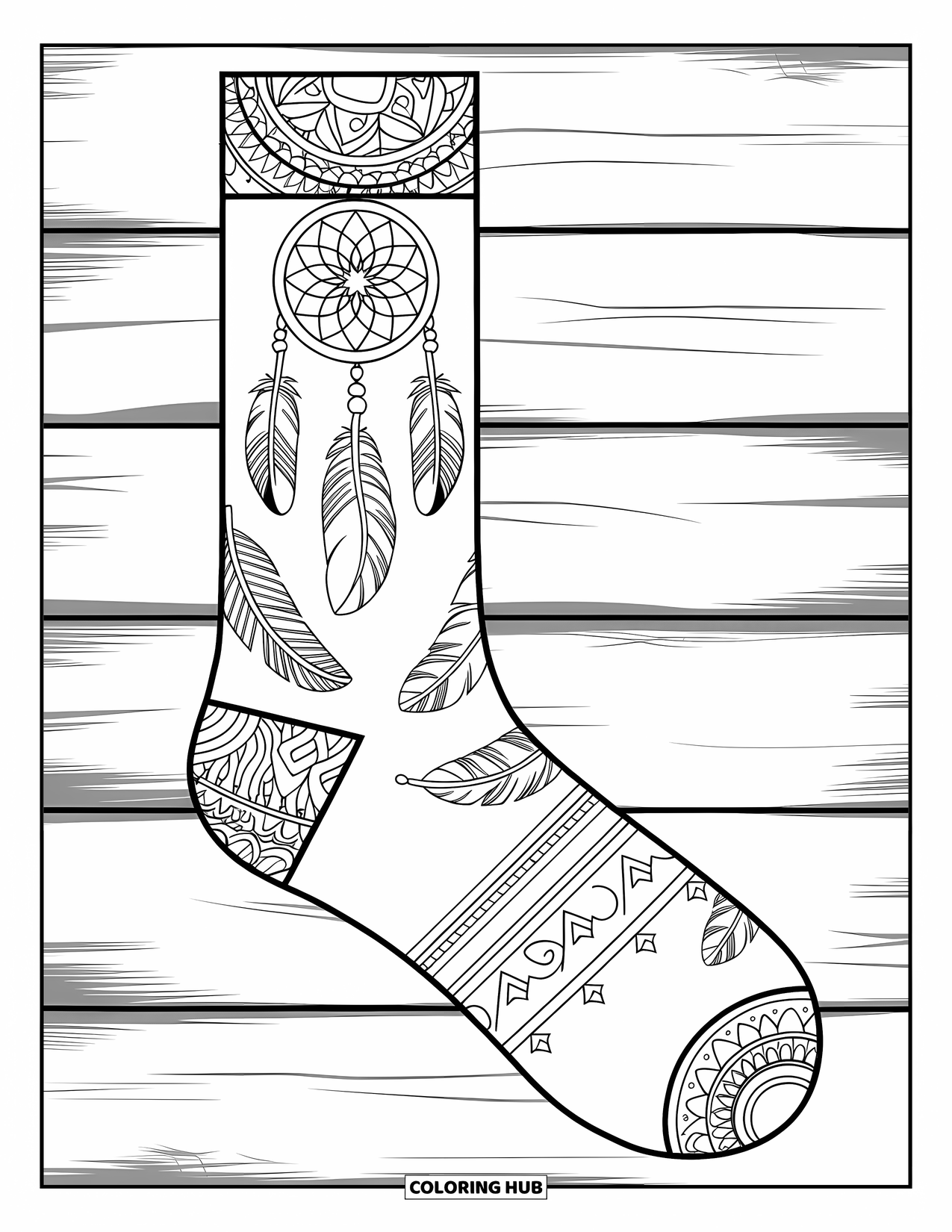 Sok Kleurplaat voor Volwassenen: Een sok met bohemien patronen, waaronder veren en dromenvangers, ligt op een houten oppervlak