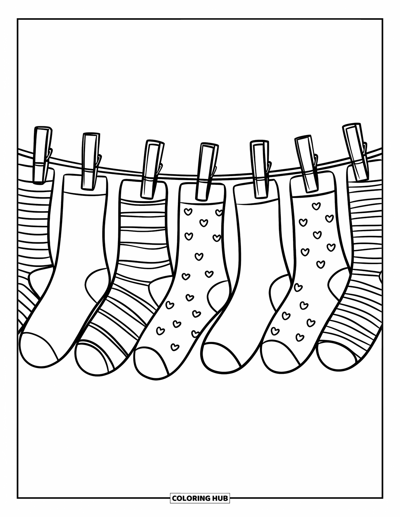 Sok Kleurplaat voor Volwassenen: Sokken met patroon hangen netjes aan een waslijn met wasknijpers tegen een minimale achtergrond