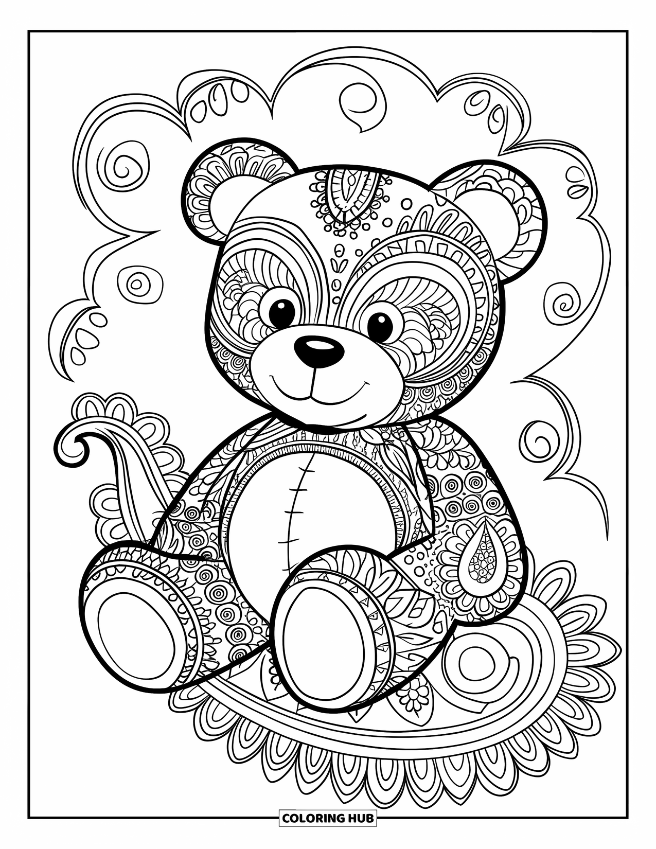 Teddybeer Kleurplaat voor Volwassenen: Een teddybeer zit op een paisley-ontwerp, bedekt met ingewikkelde henna-achtige patronen