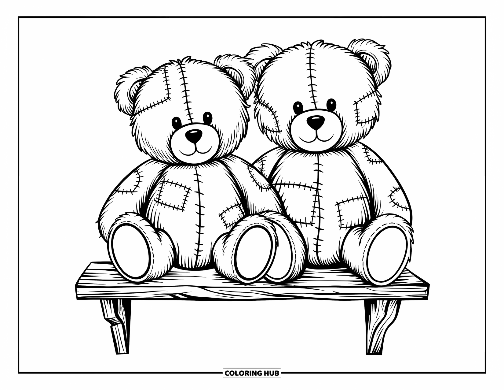 Teddybeer Kleurplaat voor Volwassenen: Twee teddyberen met stoffen patches zitten op een versleten houten plank tegen een eenvoudige witte achtergrond