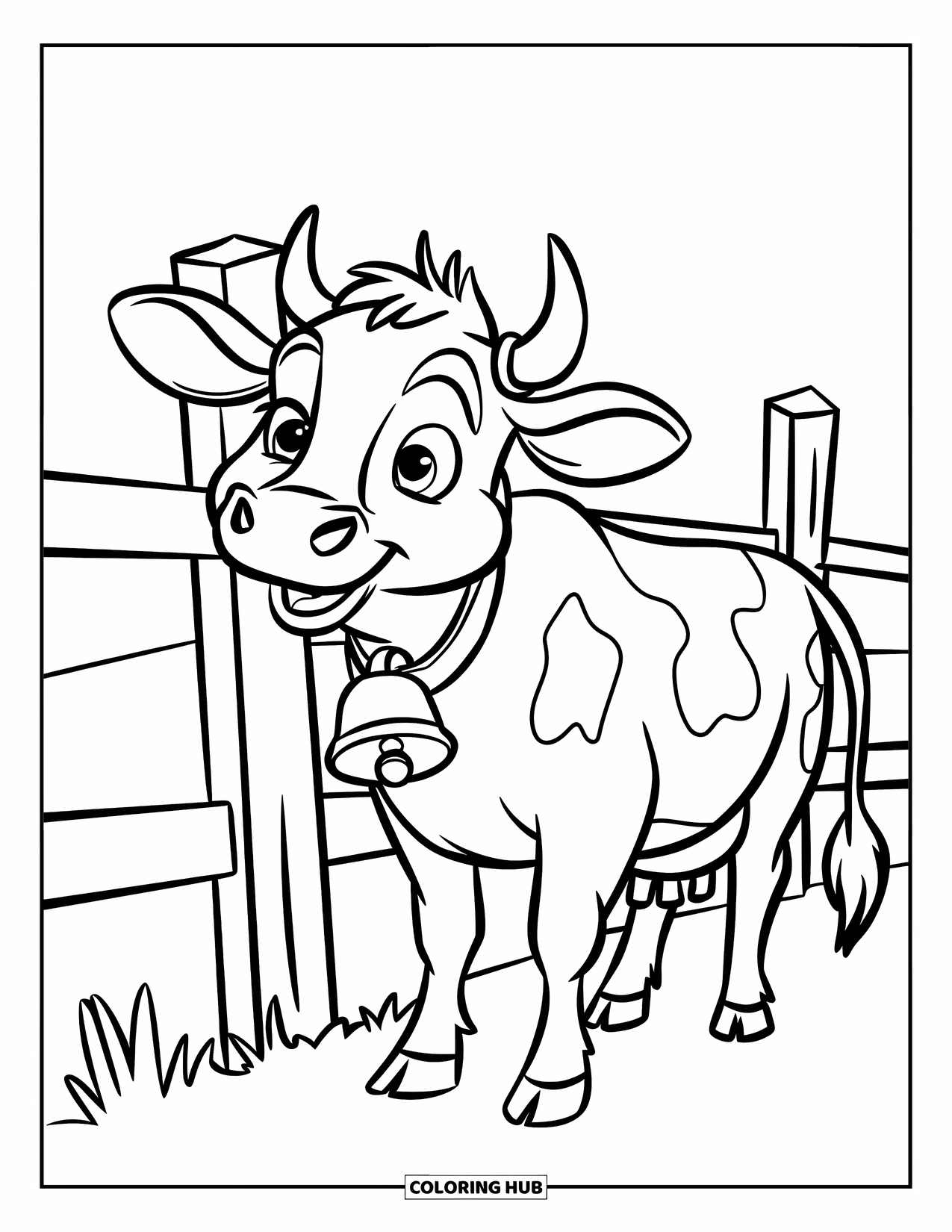 Disegno di mucca da colorare per bambini: Una mucca con un campanaccio sorride vicino a una staccionata in un campo