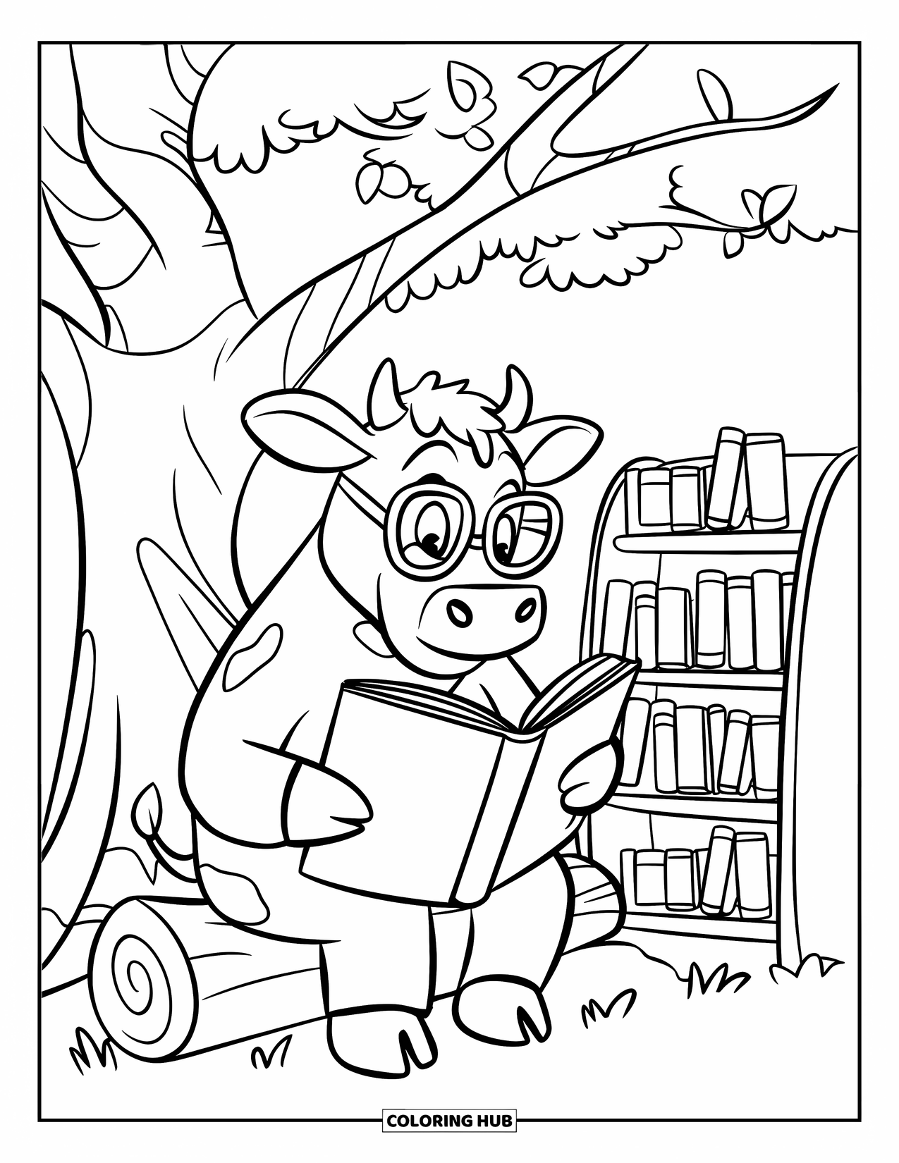 Disegno di mucca da colorare per bambini: Una mucca con gli occhiali legge un libro su un tronco vicino a un albero