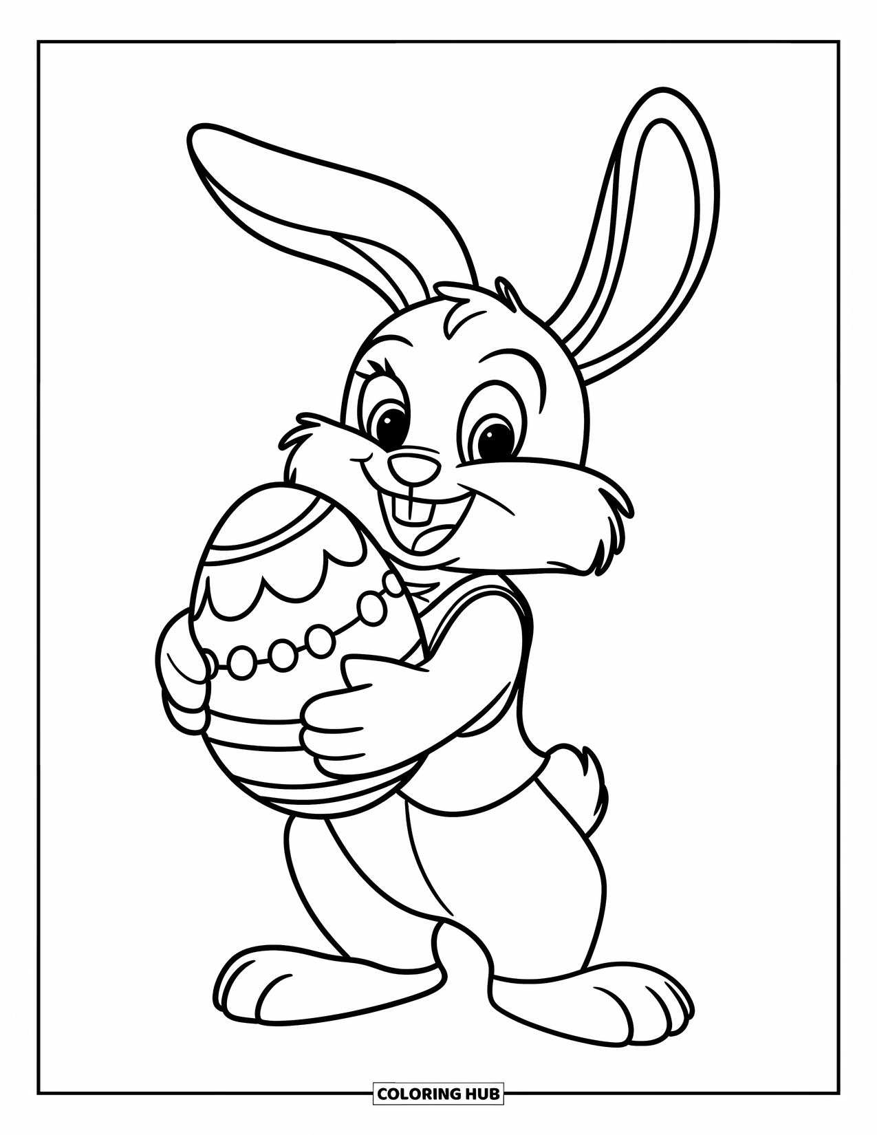 Kolorowanka z Królikiem Wielkanocnym dla dzieci: Królik w kamizelce stoi, trzymając duże jajko obiema łapami i z radosnym wyrazem twarzy