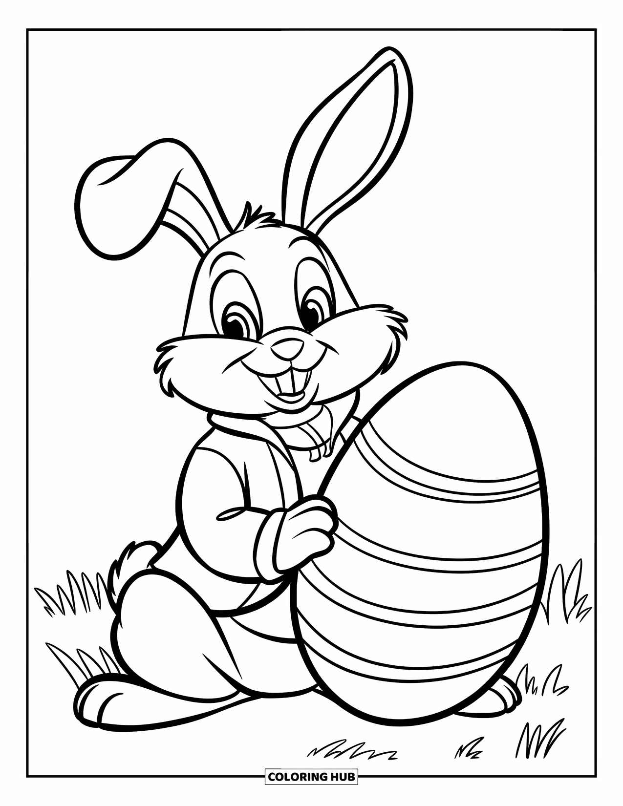 Kolorowanka z Królikiem Wielkanocnym dla dzieci: Królik z nastawionymi uszami siedzi na trawiastym polu, trzymając duże jajko na kolanach