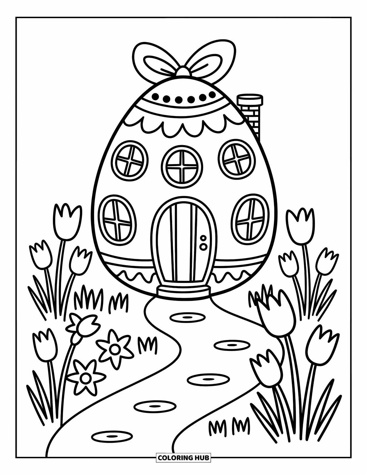 Kolorowanka wielkanocna dla dorosłych: Fantazyjny dom w kształcie jajka z oknami w kształcie gwiazd i krętą ścieżką obsadzoną kwitnącymi tulipanami