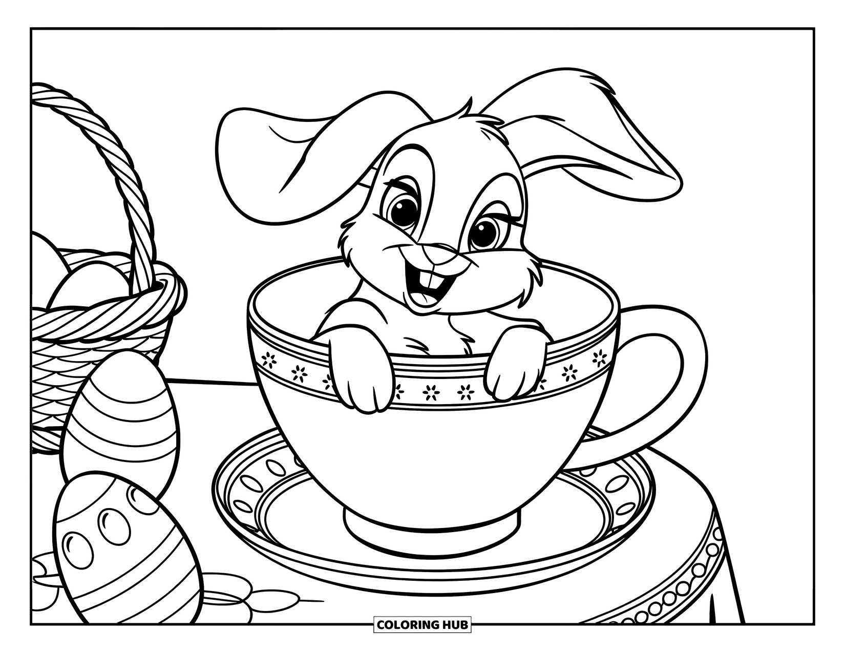 Kolorowanka Wielkanocna dla dzieci: Króliczek z oklapniętymi uszami siedzi w filiżance na stole, otoczony jajkami wielkanocnymi i koszykiem