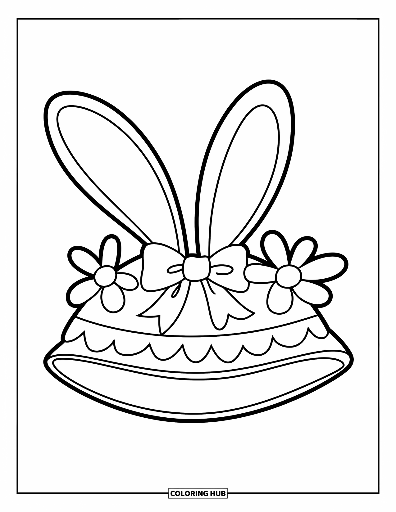 Kolorowanka Wielkanocna dla dzieci: Puszysta owieczka w obroży stoi obok tulipana, wpatrując się w unoszącego się motyla