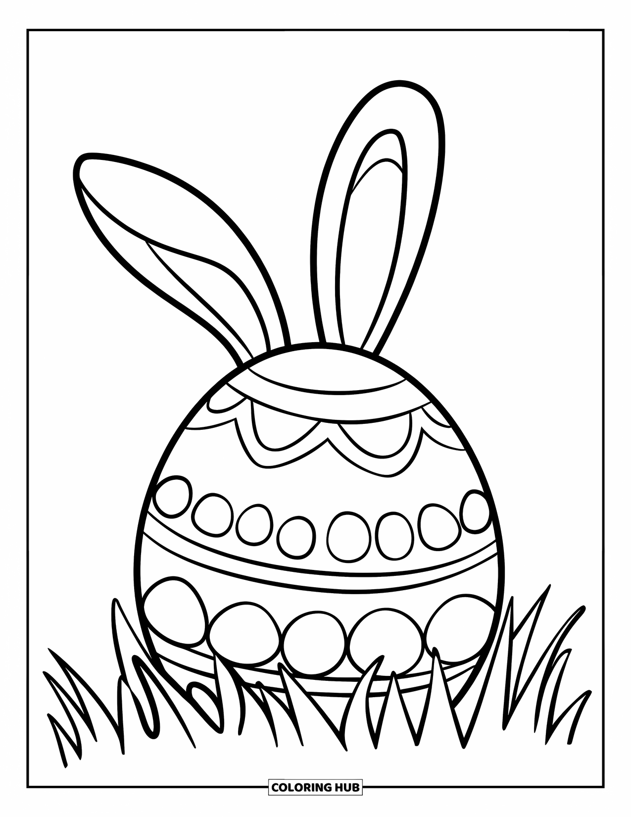 Kolorowanka Wielkanocna dla dzieci: Jajko wielkanocne leży w trawie, a zza niego wystaje małe królicze ucho