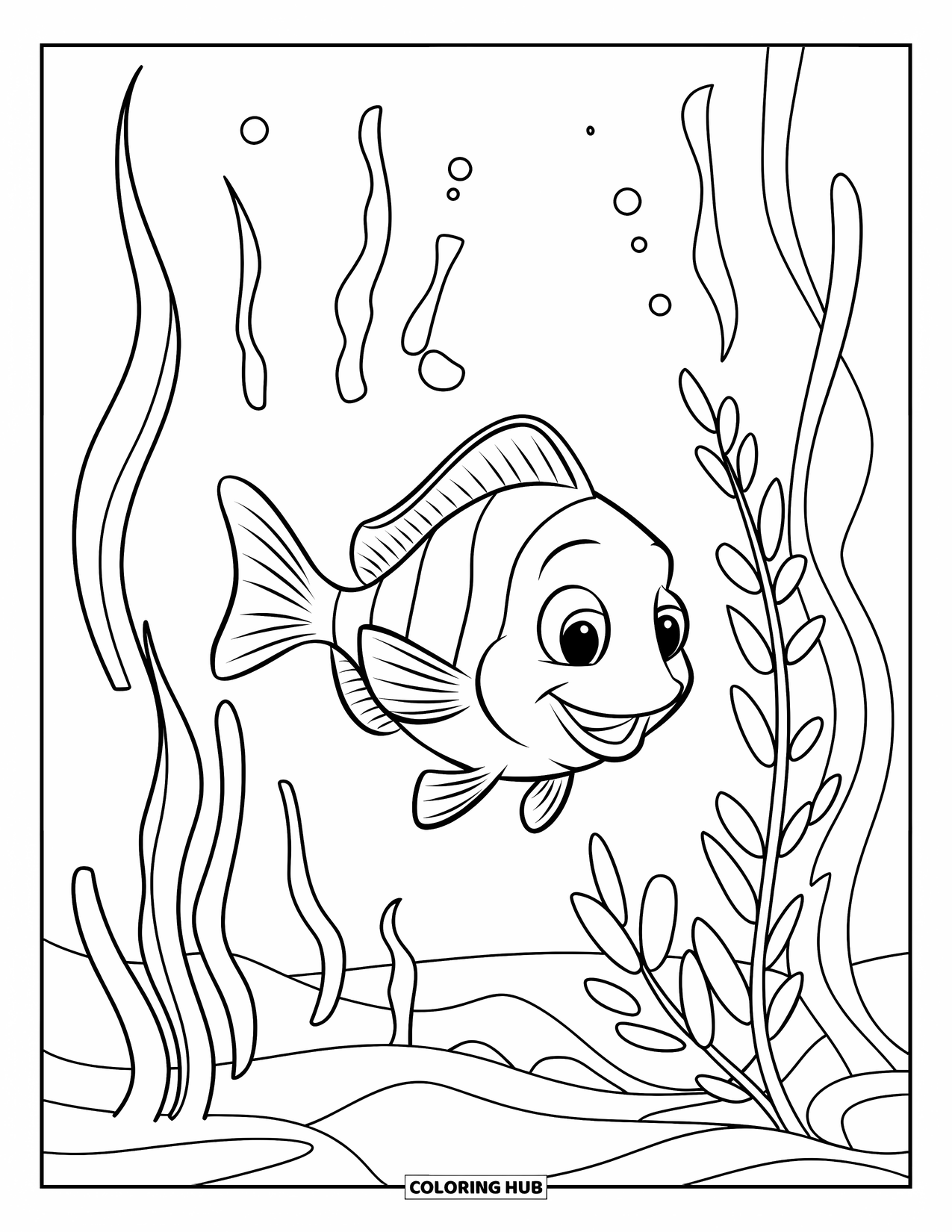 Fisch Ausmalbild für Kinder: Ein fröhlicher Fisch mit einem fließenden Schwanz gleitet an schwebenden Algen im ruhigen Ozean vorbei