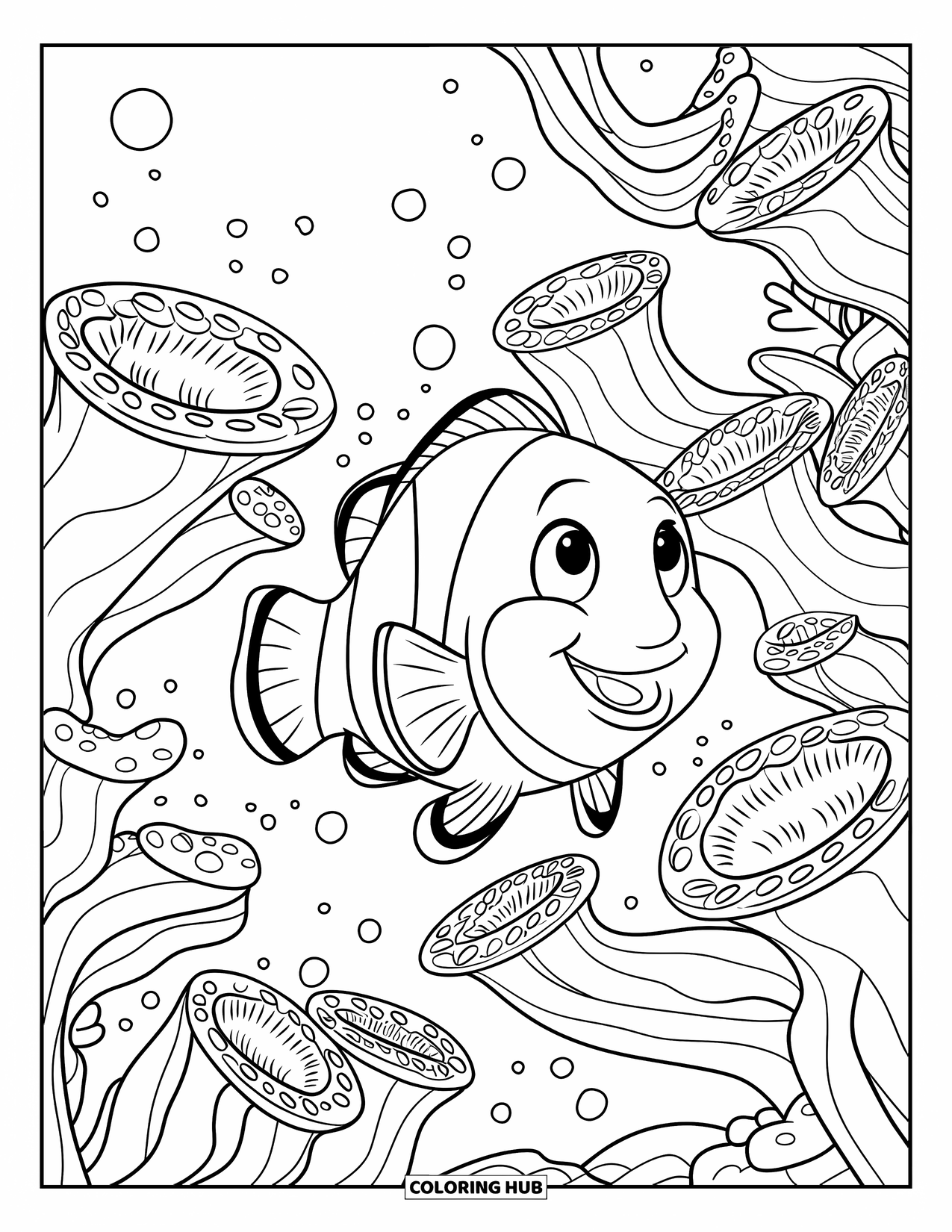 Fisch Ausmalbild für Kinder: Ein Clownfisch mit einem breiten Lächeln schwimmt durch Seeanemonen, umgeben von sanften Meereswellen