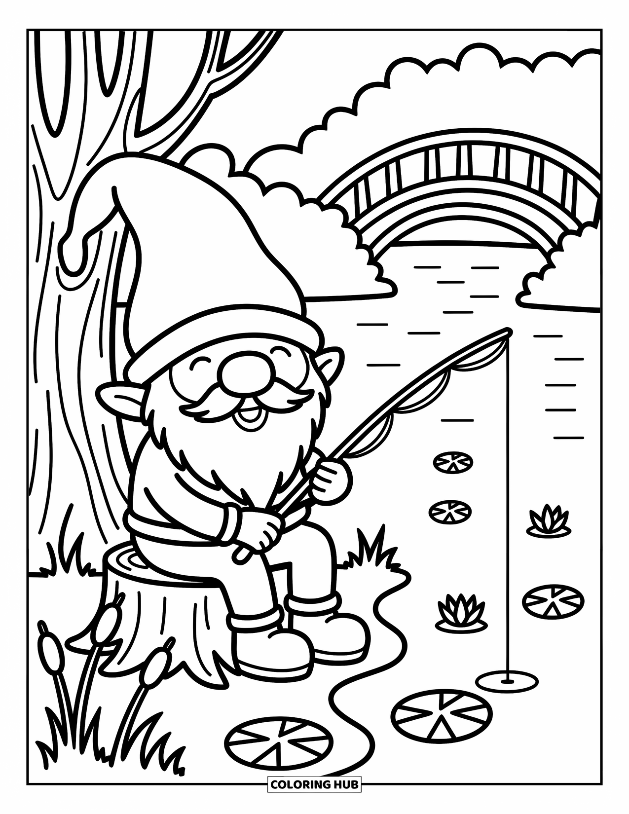Desen de colorat cu gnom pentru adulți: Un gnom cu o undiță lângă un pârâu cu un pod în fundal