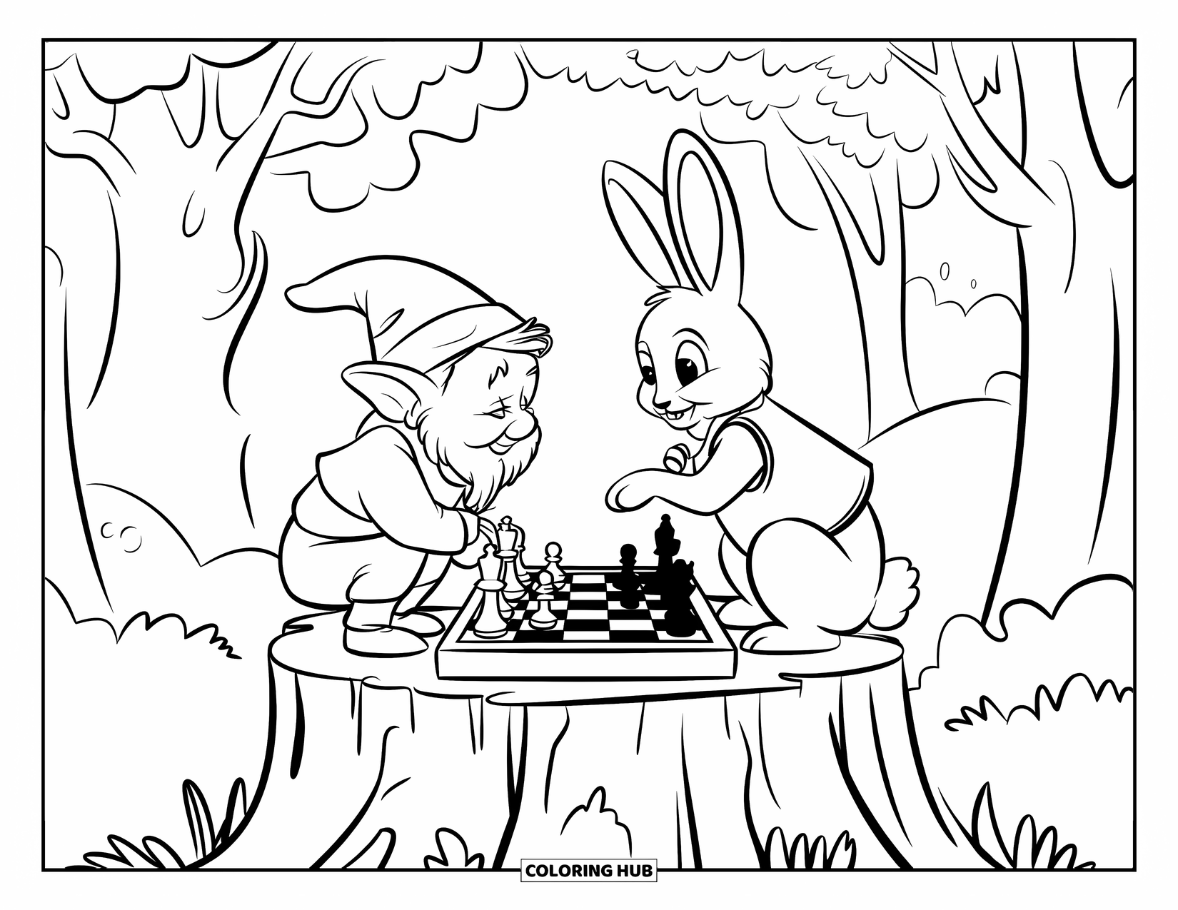 Desen de colorat cu gnom pentru copii: Un gnom și un iepure care joacă șah pe un ciot de copac înconjurat de copaci