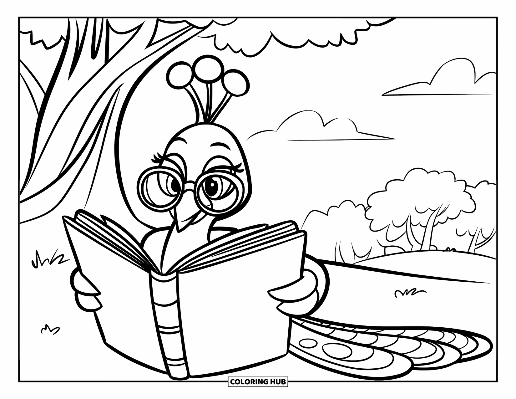 Disegno di pavone da colorare per bambini: Un pavone amante dei libri siede sotto un albero, leggendo un grande libro