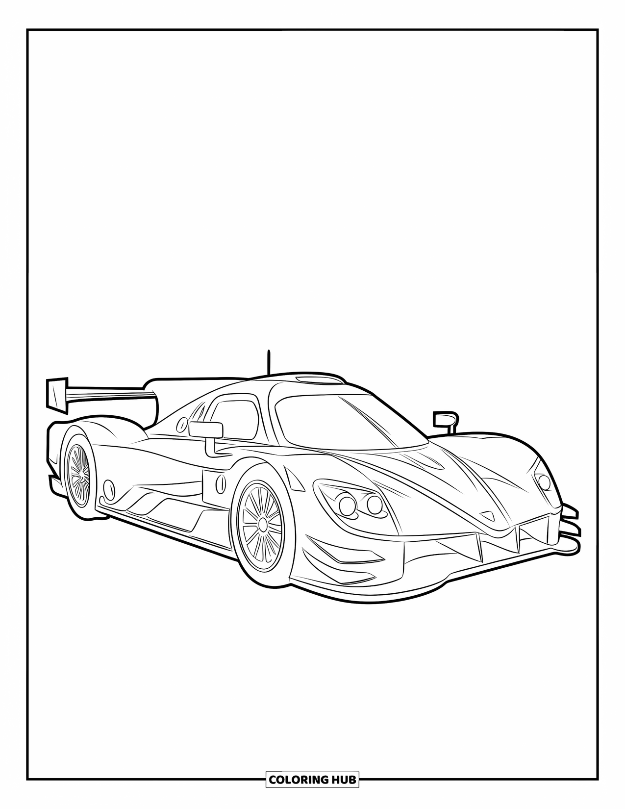 Raceauto Kleurplaat voor Kinderen: Een driekwart weergave van een raceauto met vinnen en ventilatieopeningen op een circuit