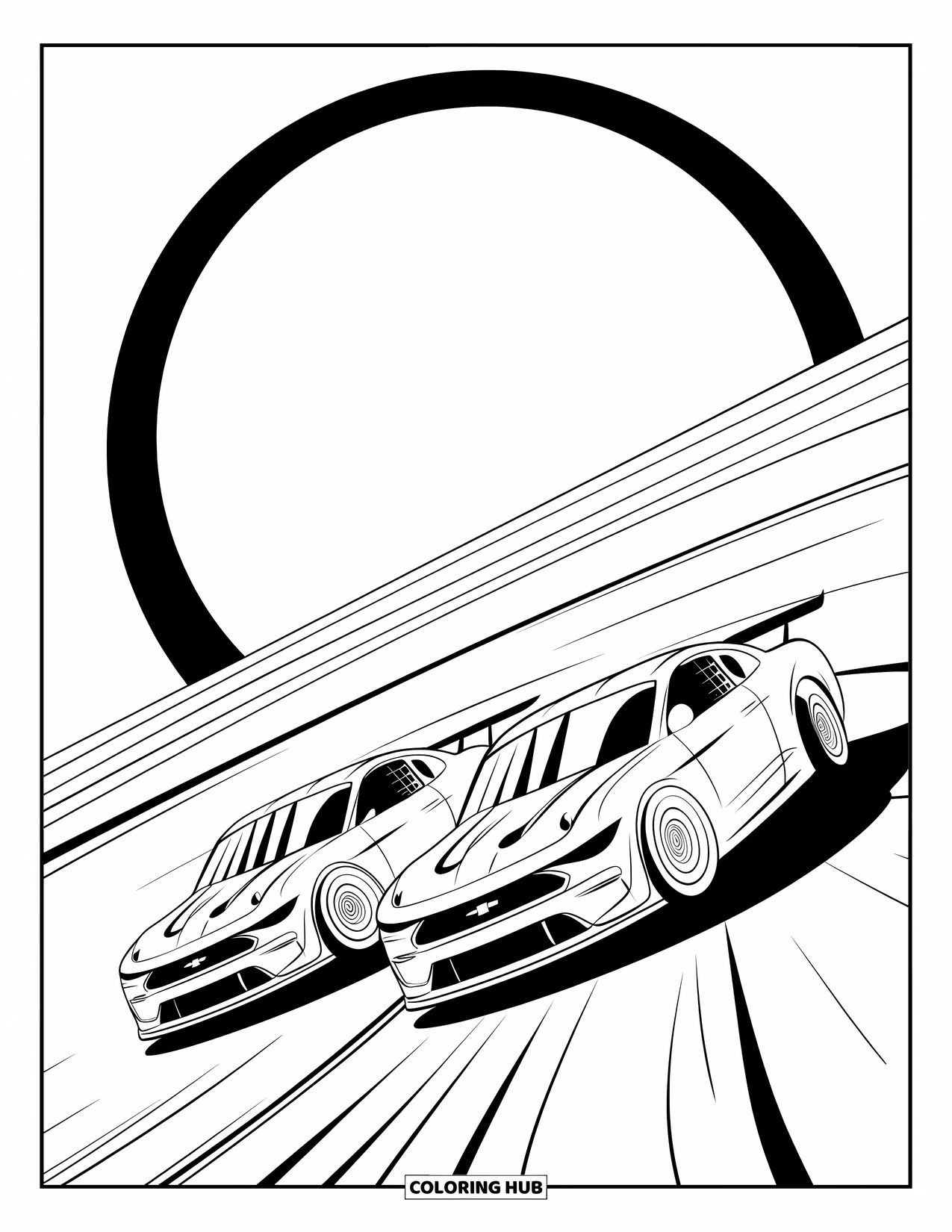 Raceauto Kleurplaat voor Kinderen: Twee auto's scheuren rond een hellende bocht op een circuit binnen een cirkelvormig frame