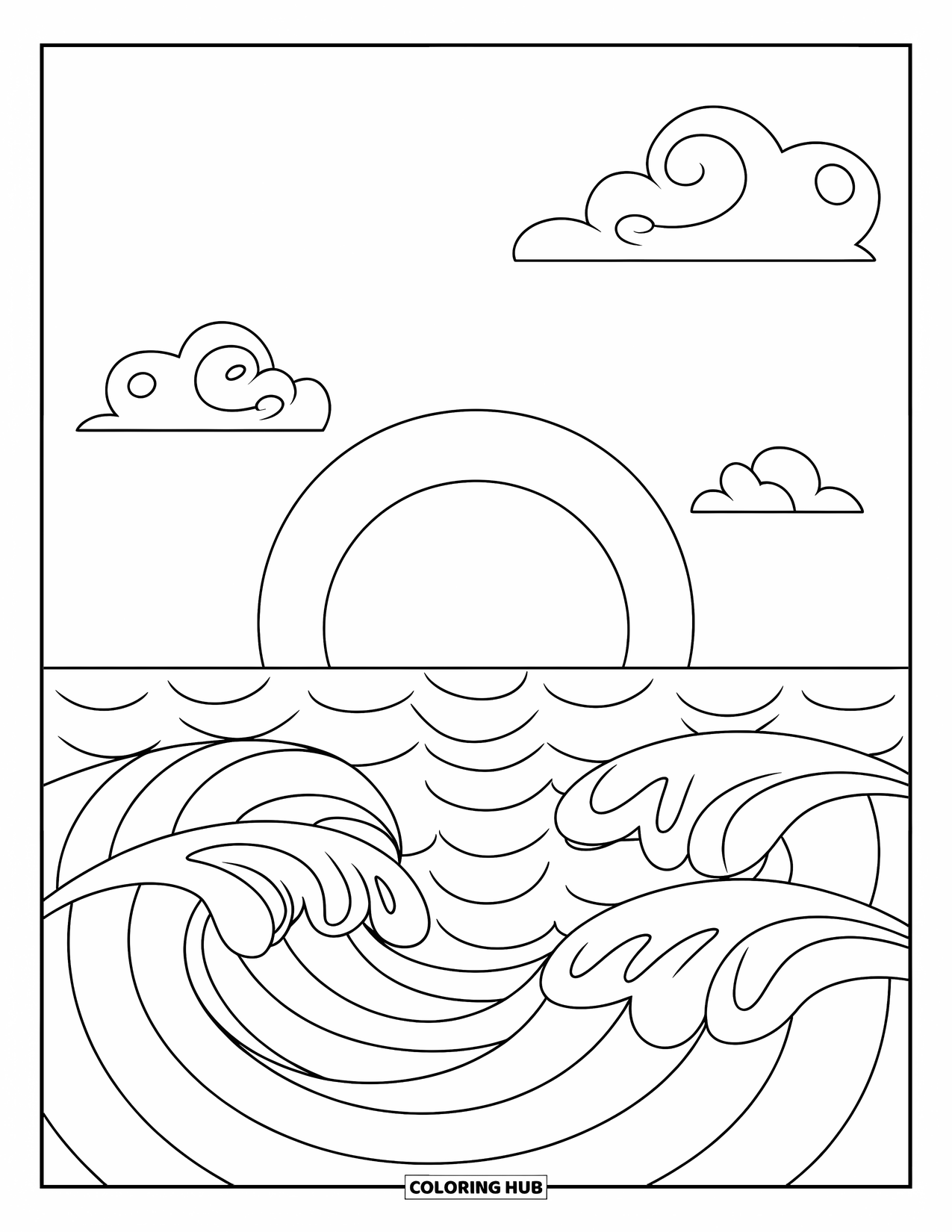 Desen de colorat cu apus de soare pentru copii: Un soare mare apune peste ocean, cu nori moi plutind deasupra