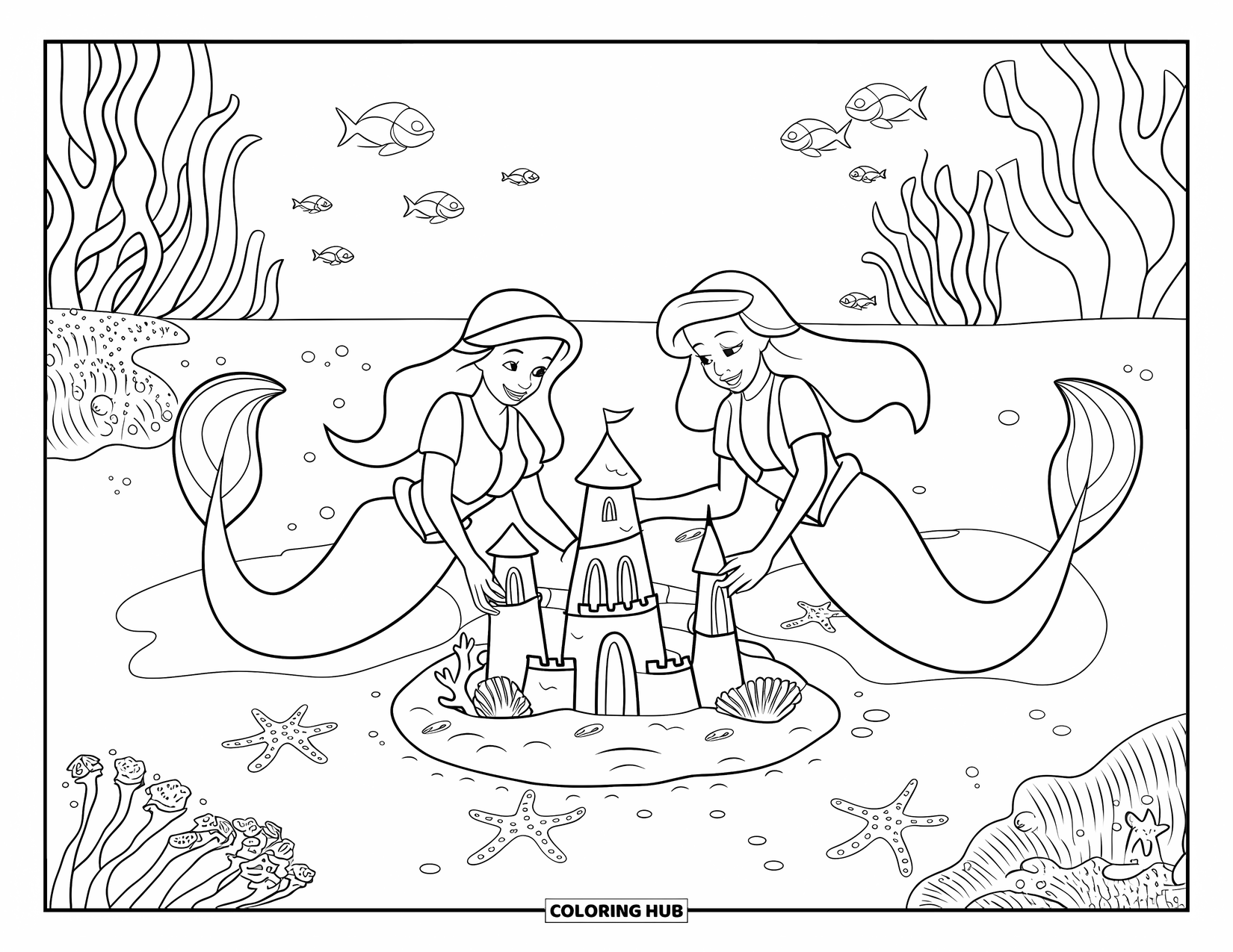 Kolorowanka Podwodny Świat dla dzieci: Dwie syreny z zielonymi ogonami dekorują zamek z piasku muszelkami