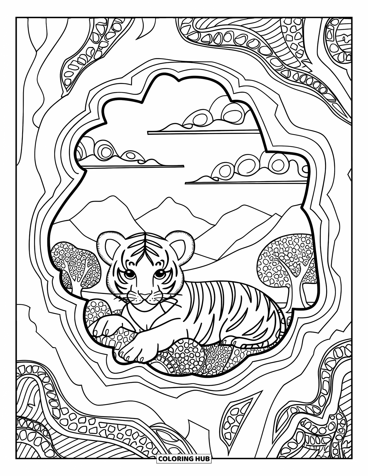 Kolorowanka z małym tygrysem dla dorosłych: Mały tygrys zwinięty w zdobionej dziupli drzewa w malowniczym lesie