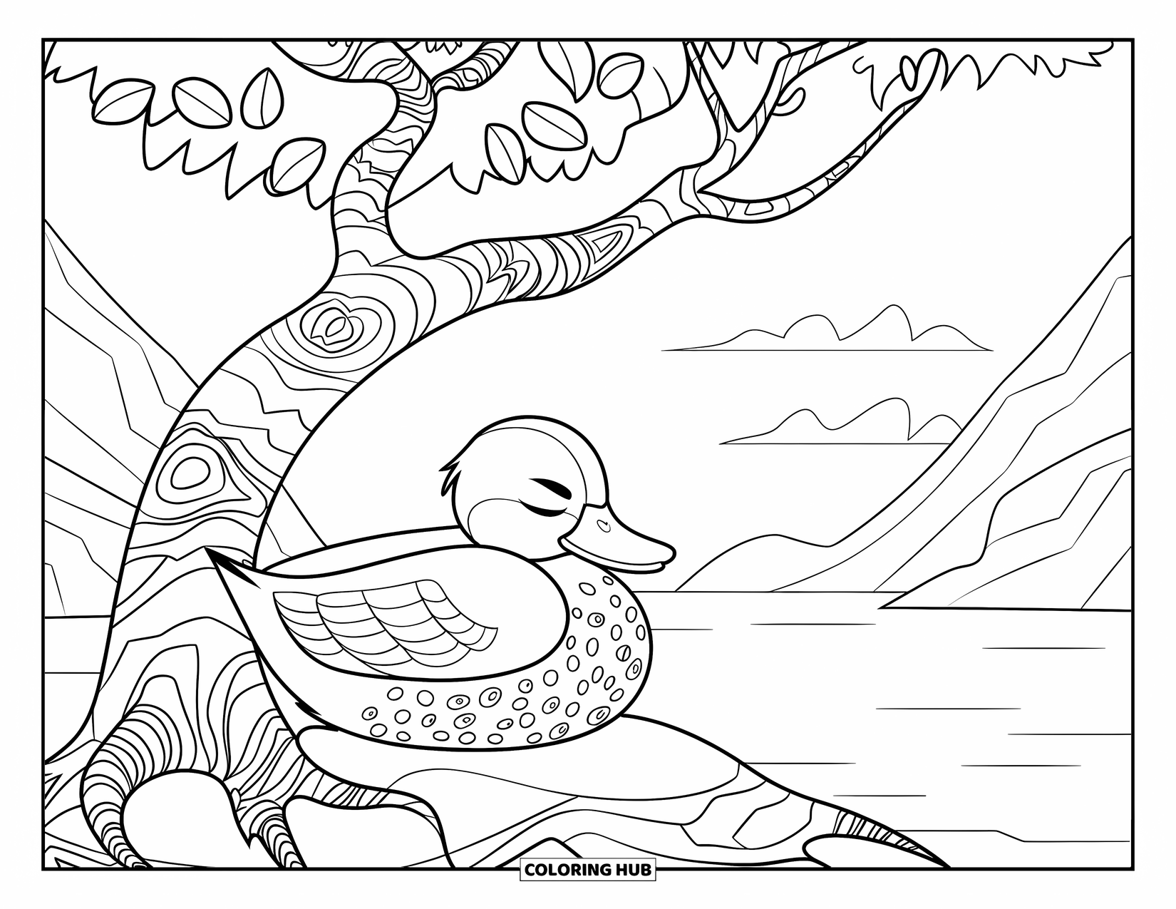 Disegno di un'anatra da colorare per bambini: Un'anatra pacifica riposa sotto un albero vicino a un lago, montagne e nuvole soffici