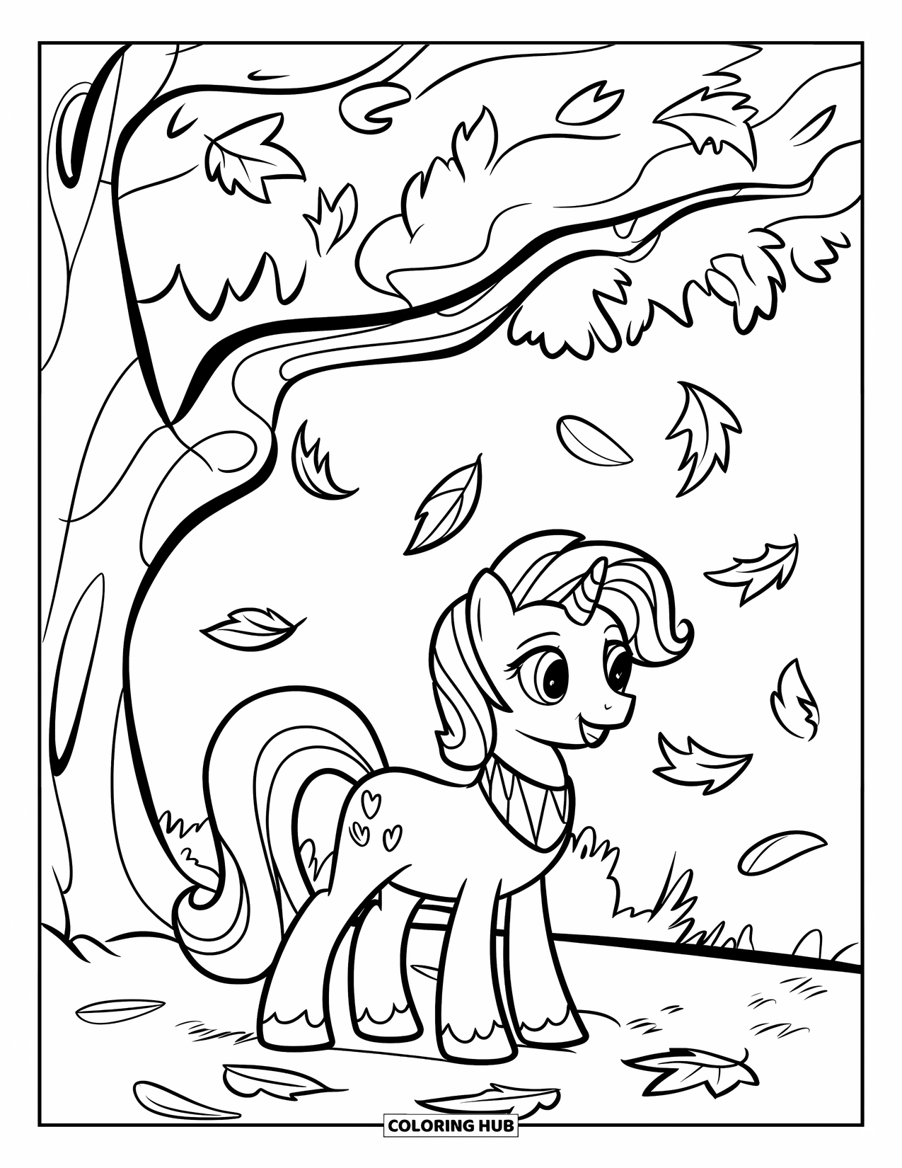 Pony Ausmalbild für Kinder: Ein Pony mit einem buschigen Schwanz und einem Halsband steht unter einem Baum mit kräftigen, fallenden Blättern